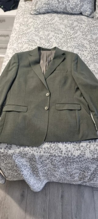 Traje de caballero verde esta nuevo a estrenar