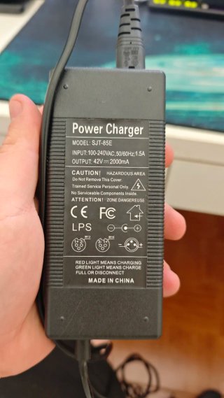 Cargador Patinete Eléctrico