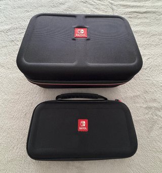 Nintendo Switch OLED neón + 2 fundas + accesorios