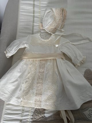 Conjunto bebé niña vestido y capota