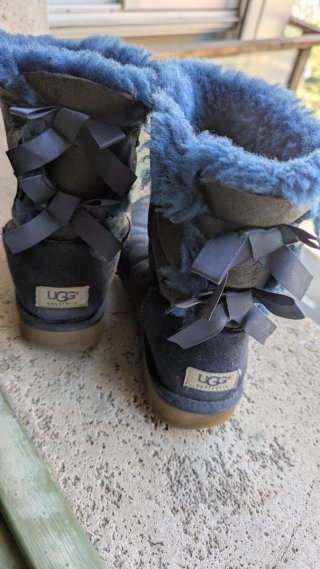 Botas UGG Azul Marino con Lazos