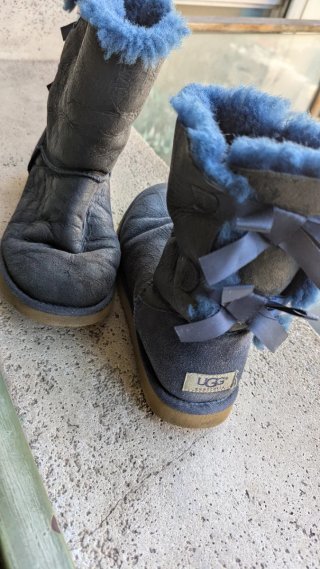 Botas UGG Azul Marino con Lazos
