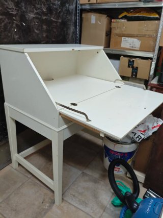 Escritorio de madera blanco