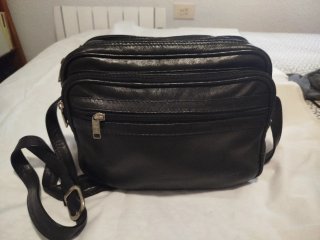 Bolso piel negro varios bolsillos