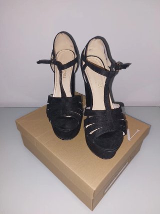 Zapatos de tacón negros