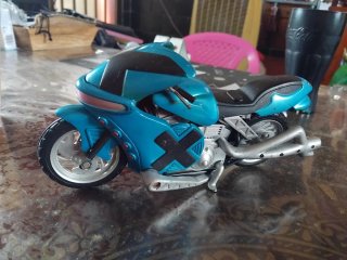 Moto de juguete azul