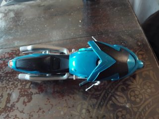 Moto de juguete azul