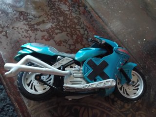 Moto de juguete azul