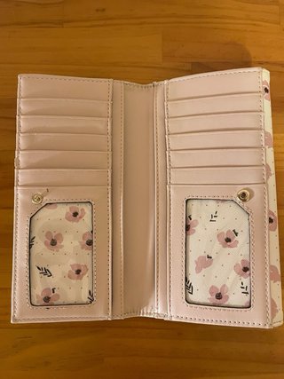Monedero Parfois floral rosa y blanco