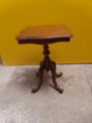 Mesa velador de madera