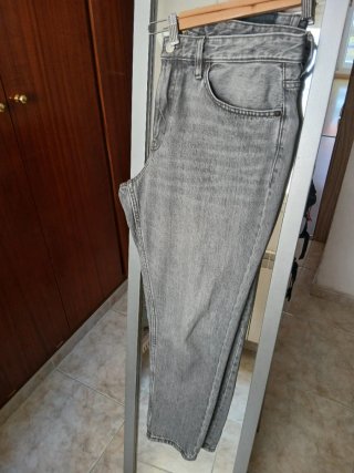Vaqueros grises corte zanahoria hombre