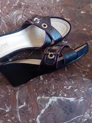 Sandalias Geox Negras y Moradas Talla 40