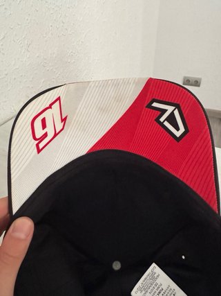 Gorra Puma Ferrari Leclerc 16 Negra Roja
