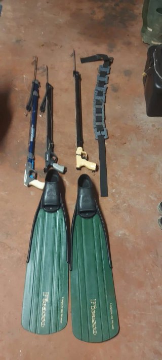 Fusiles y aletas de pesca submarina
