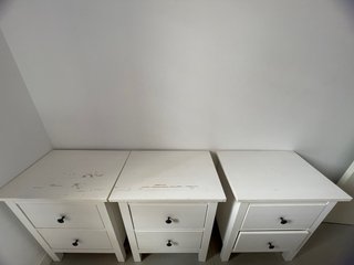 Mesita de noche blanca IKEA dispongo de 3