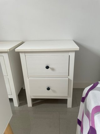 Mesita de noche blanca IKEA dispongo de 3