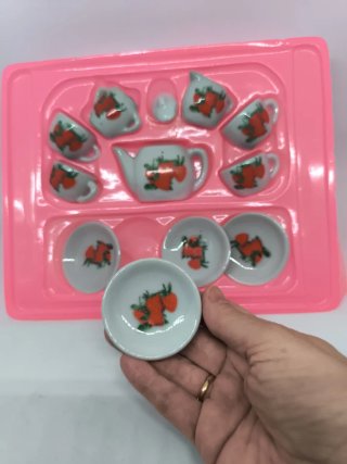 Set de té de porcelana en miniatura