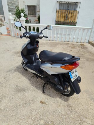 Yamaha Cygnus 125cc Scooter Plata