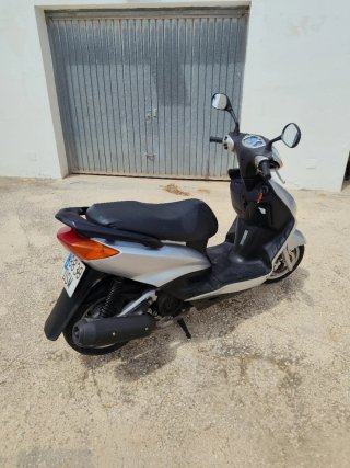 Yamaha Cygnus 125cc Scooter Plata