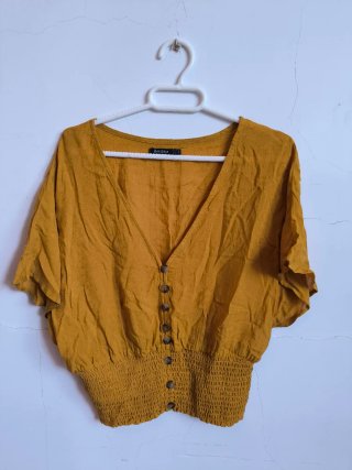 Camisa Bershka mostaza