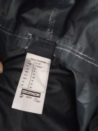 Chaqueta de viento y lluvia de Quechua, Decathlon