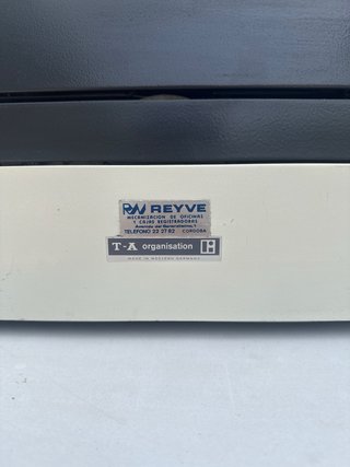 Máquina de escribir Adler Universal 2000
