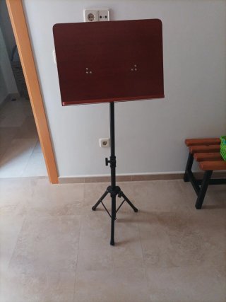 Atril de música trípode