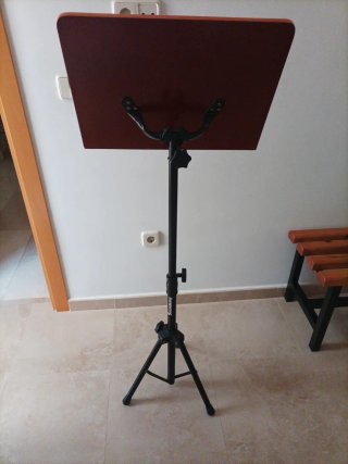 Atril de música trípode