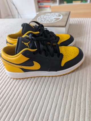 Nike Air Jordan 1 Low Amarillo Negro como nuevas