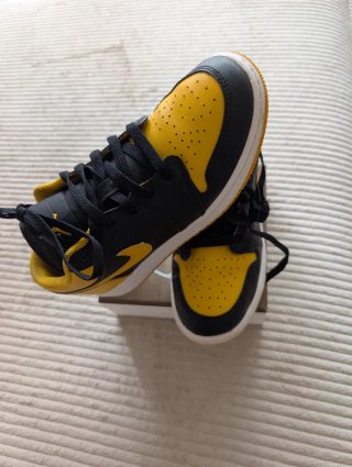 Nike Air Jordan 1 Low Amarillo Negro como nuevas