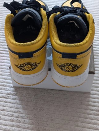 Nike Air Jordan 1 Low Amarillo Negro como nuevas