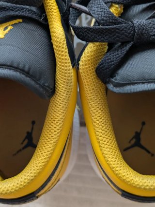 Nike Air Jordan 1 Low Amarillo Negro como nuevas