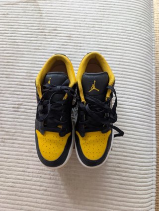 Nike Air Jordan 1 Low Amarillo Negro como nuevas