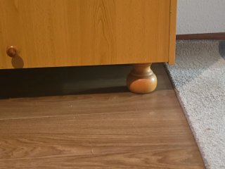 Mueble de madera marrón