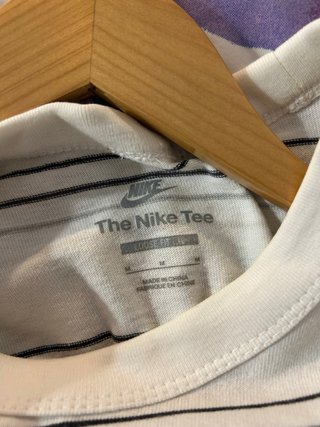 Camiseta Nike Rayas Grises y Blancas