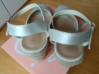Sandalias cuña novia blancas/doradas T37