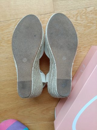 Sandalias cuña novia blancas/doradas T37