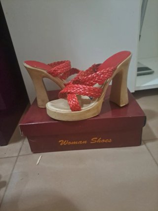 Zapatos de tacón rojos vintage de piel