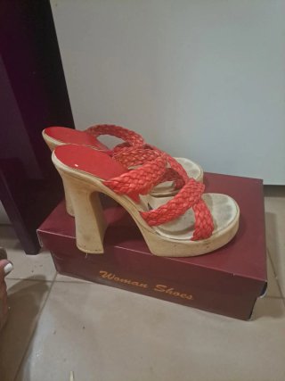 Zapatos de tacón rojos vintage de piel