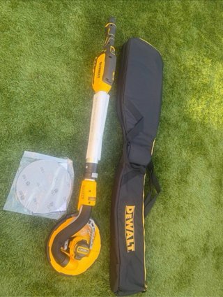 Lijadora DeWalt DCE800NB con maletín