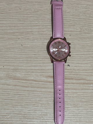 Relojes de pulsera rojos y rosas