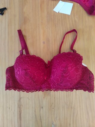 Conjunto lencería sexy: sujetador, tanga y liguero