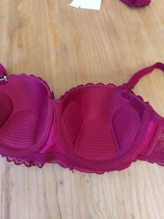 Conjunto lencería sexy: sujetador, tanga y liguero