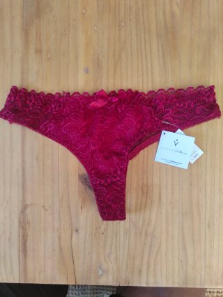 Conjunto lencería sexy: sujetador, tanga y liguero