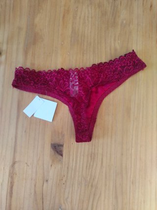 Conjunto lencería sexy: sujetador, tanga y liguero