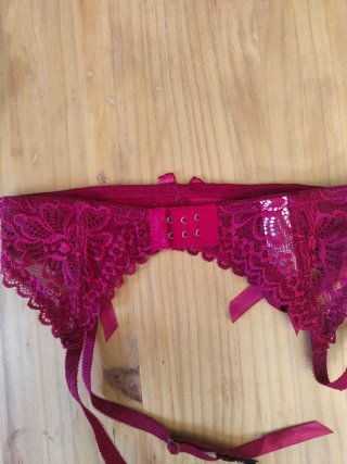Conjunto lencería sexy: sujetador, tanga y liguero