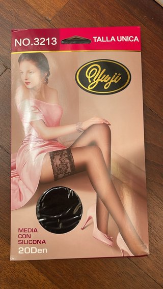 Conjunto lencería sexy: sujetador, tanga y liguero