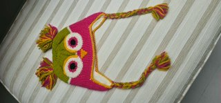 Gorro infantil de búho rosa y verde