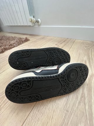 Zapatillas Adidas Negras y Plateadas