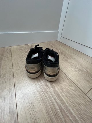 Zapatillas Adidas Negras y Plateadas